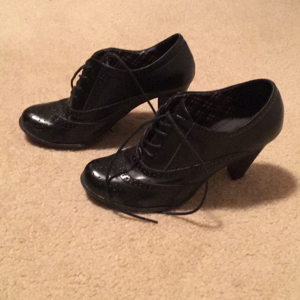 American Eagle lace up heels